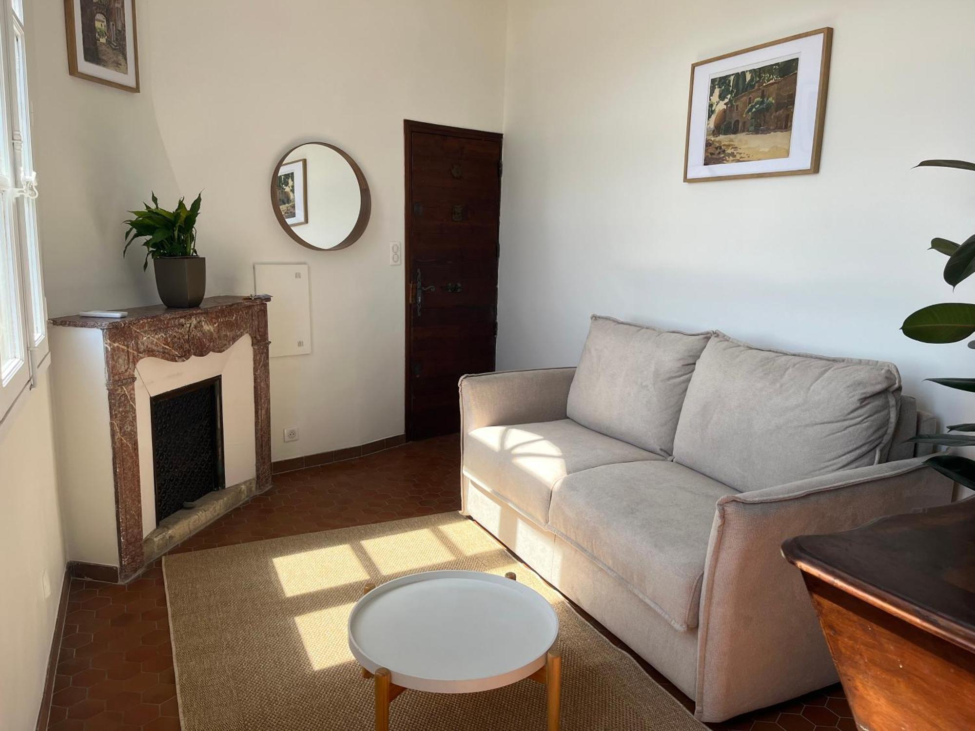 Charmante Petite Maison Avec Vue Panoramique, En Centre Historique, Proche D'Avignon, Ancienne, Renovee, Climatisee, Terrasse, Parking Public Gratuit Villeneuve-les-Avignon Luaran gambar