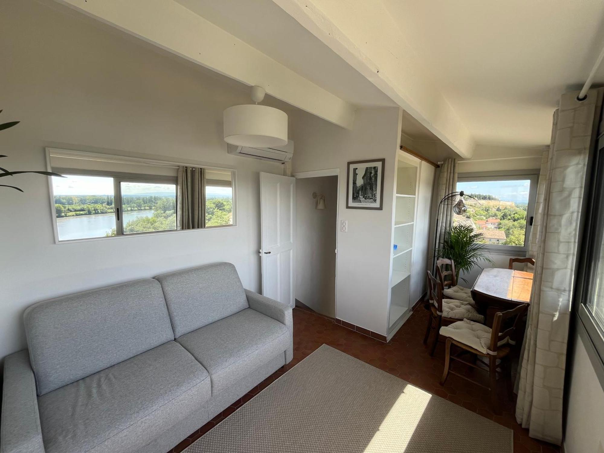 Charmante Petite Maison Avec Vue Panoramique, En Centre Historique, Proche D'Avignon, Ancienne, Renovee, Climatisee, Terrasse, Parking Public Gratuit Villeneuve-les-Avignon Luaran gambar