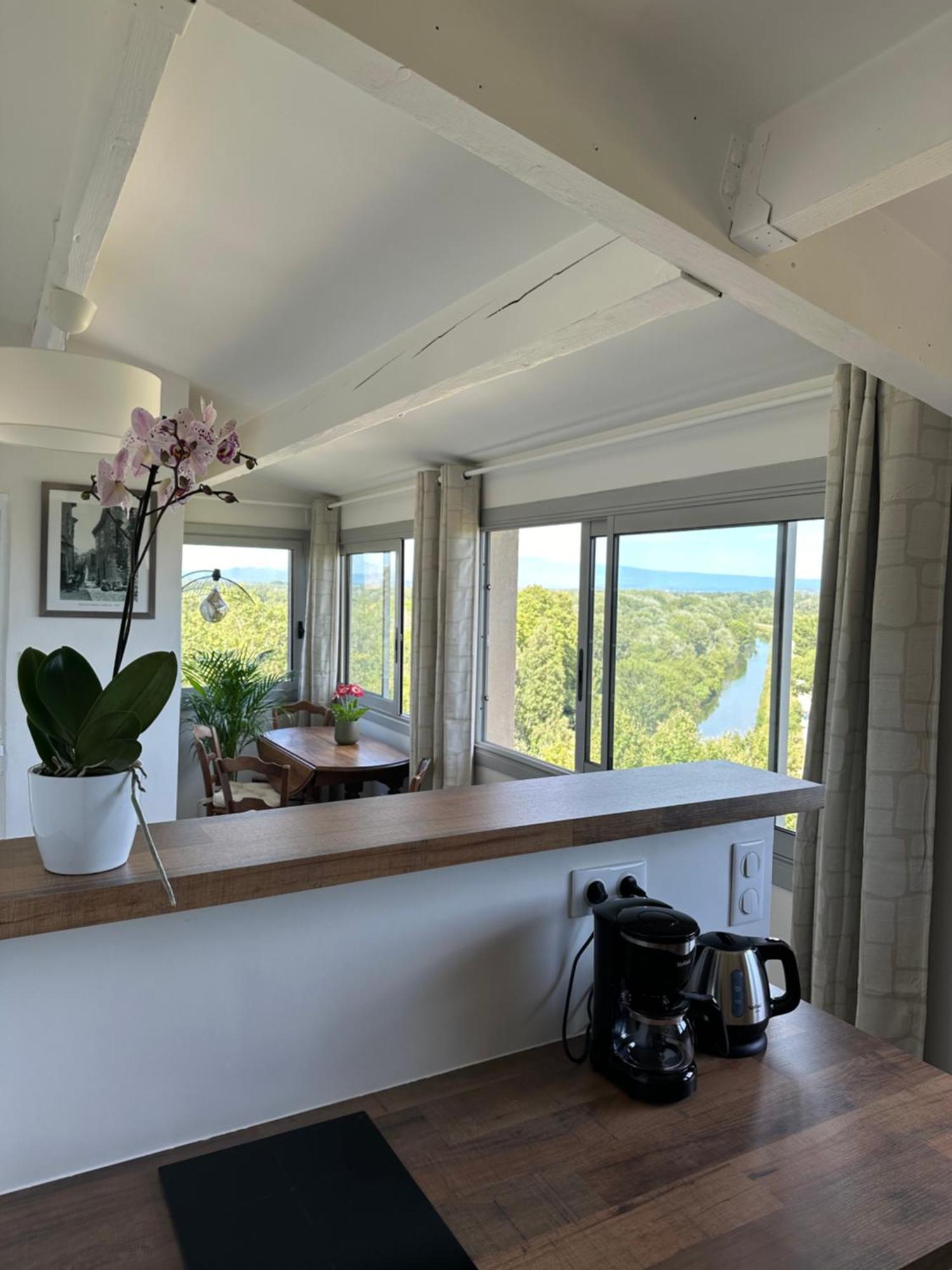 Charmante Petite Maison Avec Vue Panoramique, En Centre Historique, Proche D'Avignon, Ancienne, Renovee, Climatisee, Terrasse, Parking Public Gratuit Villeneuve-les-Avignon Luaran gambar